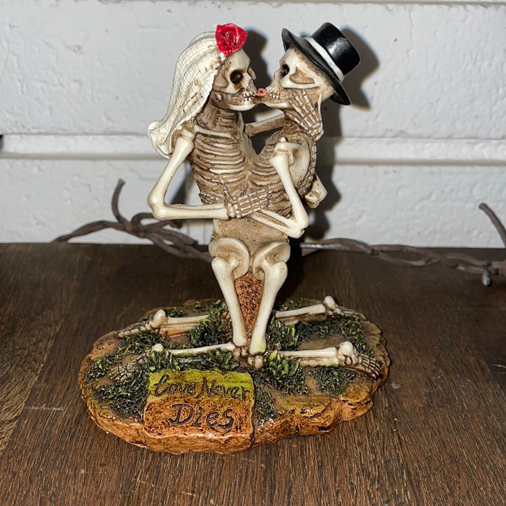 Love Never Dies Dia De Los Muertes Bride & Groom